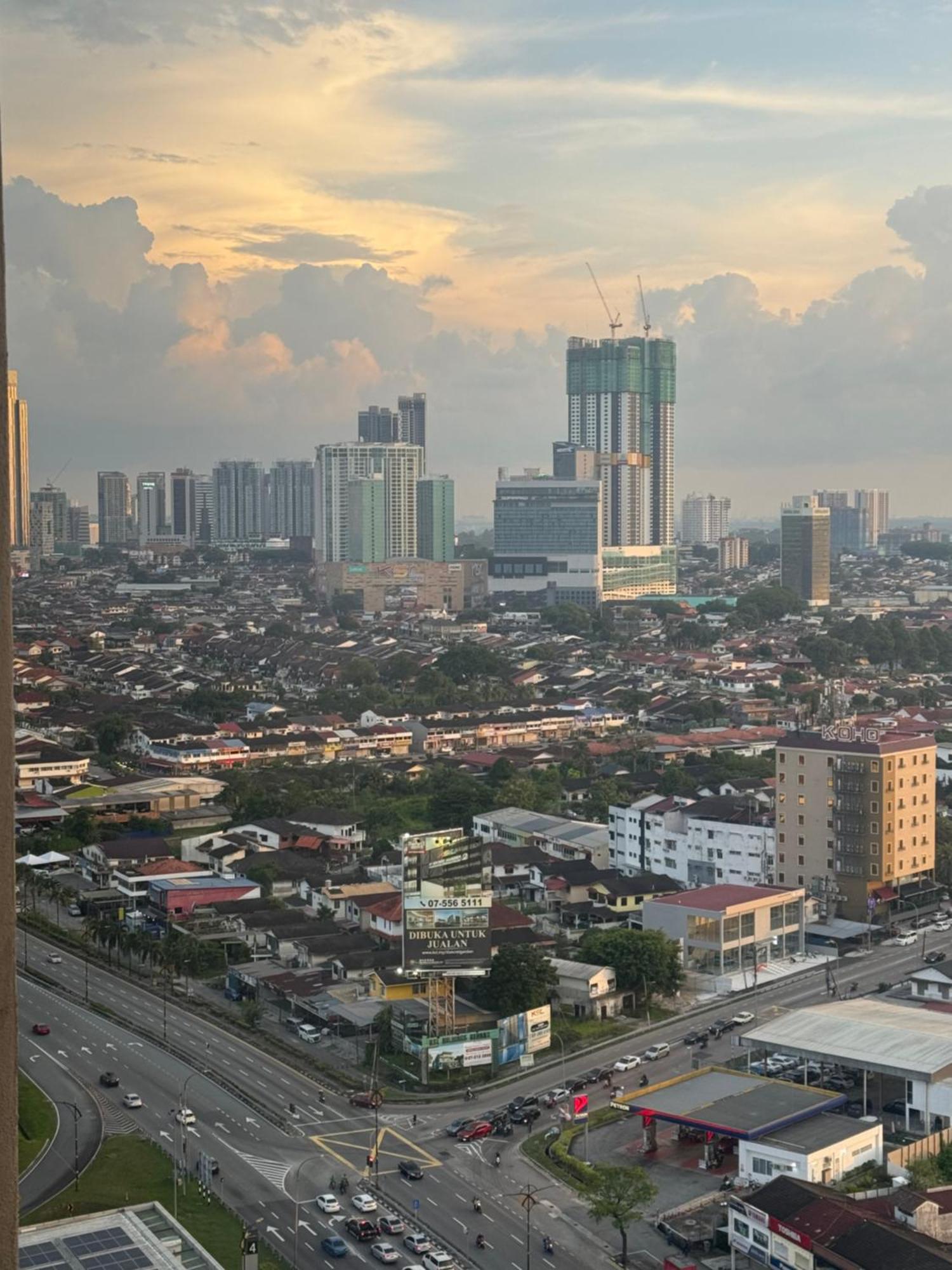 1 Tebrau Residences Tiny By H&s Comfy *