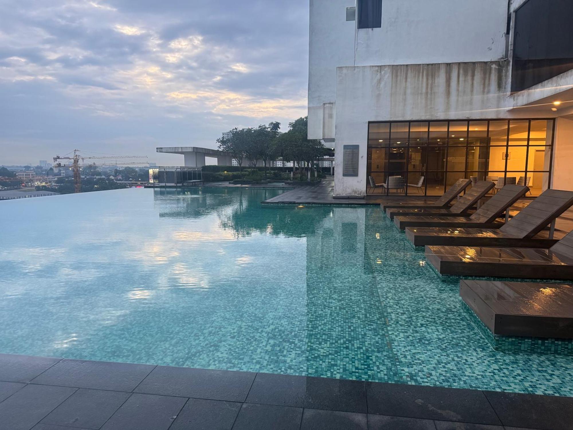 1 Tebrau Residences Tiny By H&s Comfy *